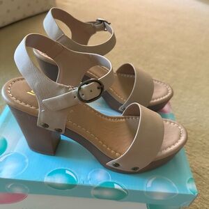 Women’s Soda Heeled Sandal, Natural Color, 5.5 - Will be donated soon.